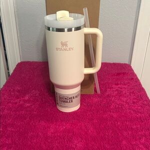 Stanley Cream Quencher H2.0 Tumbler with Handle
